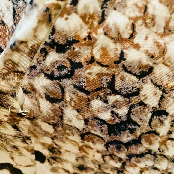 Stylish Women's Animal Print Belted Top Size Medium - Picture 6 of 8